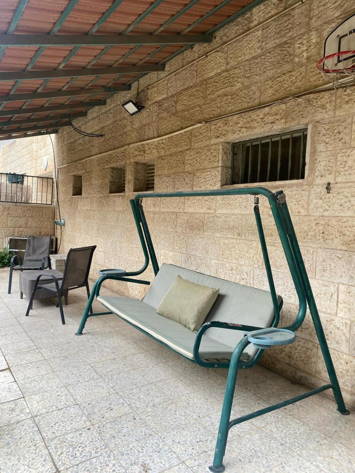דירת גן מרווחת במיקום מעולה עם נטפליקס חינמי Lägenhet Ma'ale Adumim Exteriör bild