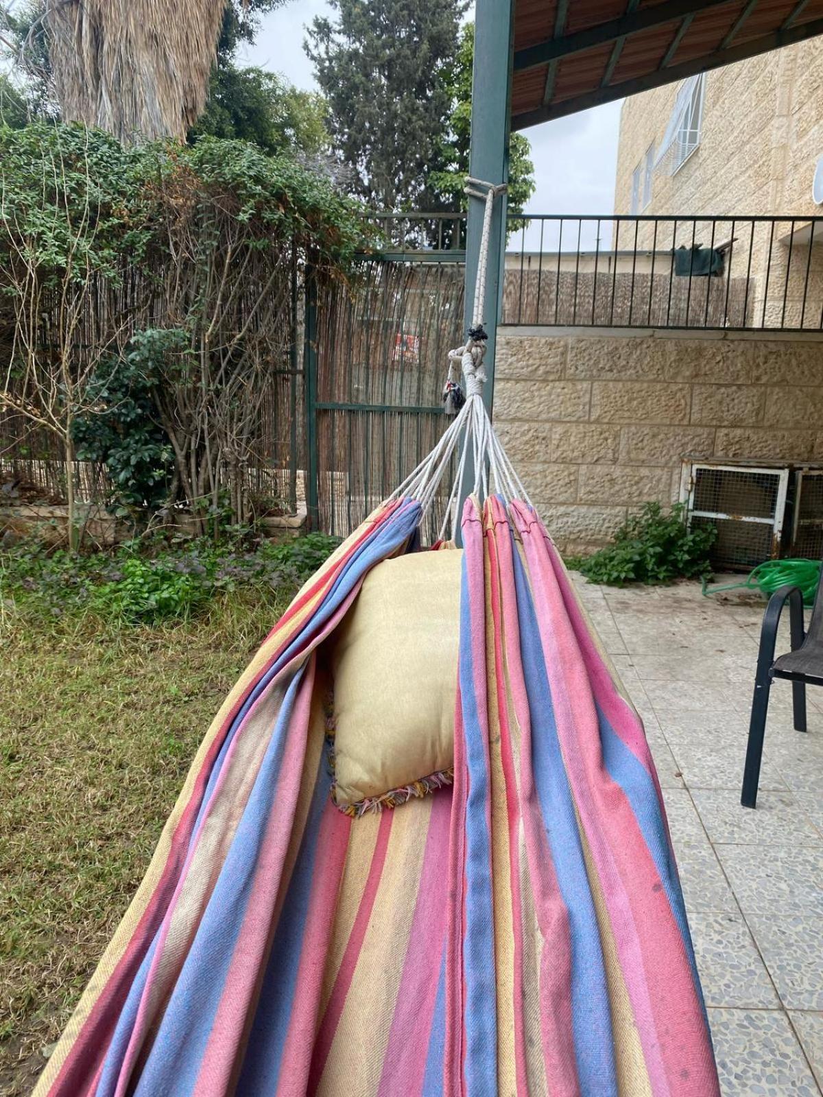 דירת גן מרווחת במיקום מעולה עם נטפליקס חינמי Lägenhet Ma'ale Adumim Exteriör bild