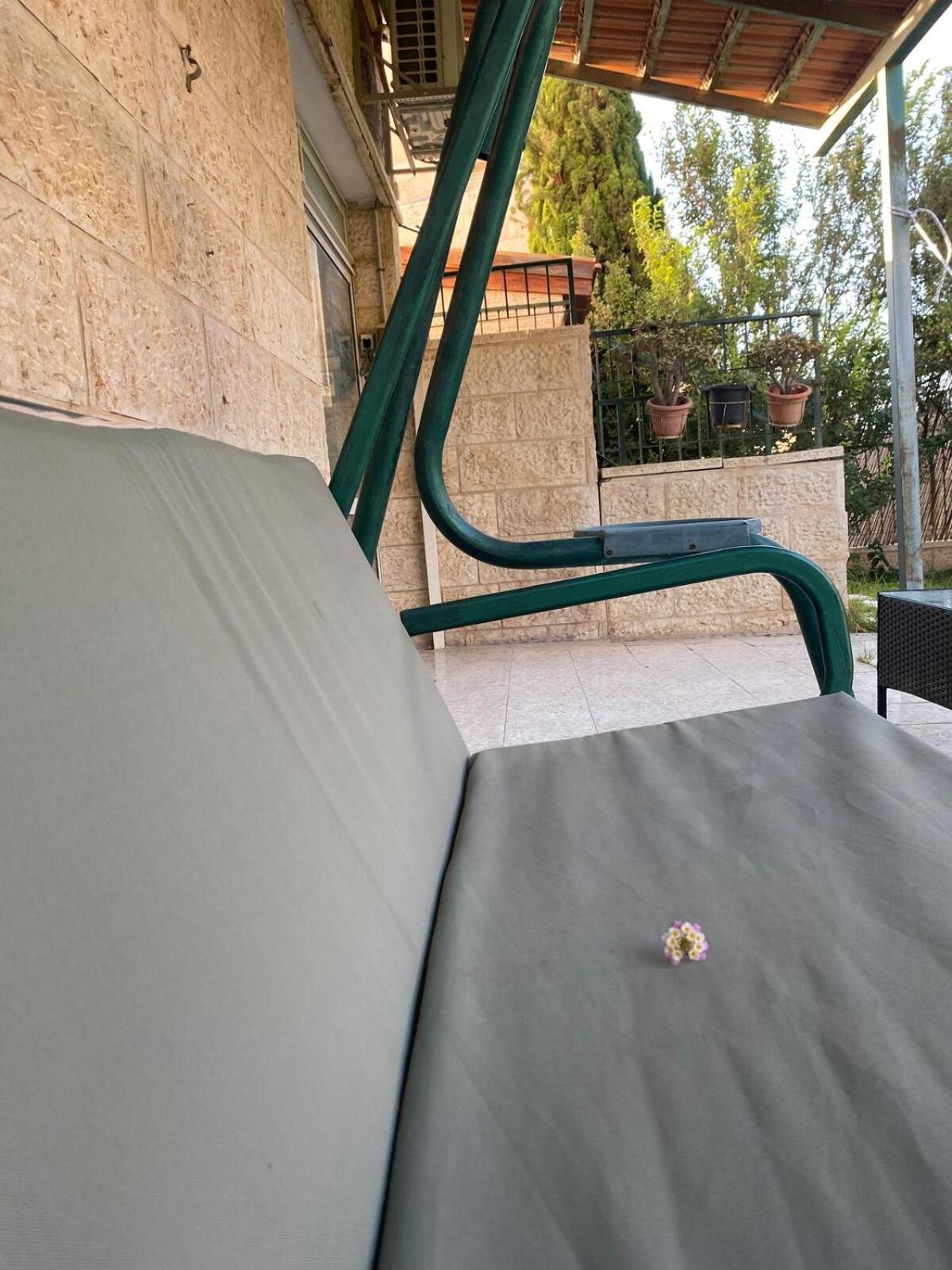 דירת גן מרווחת במיקום מעולה עם נטפליקס חינמי Lägenhet Ma'ale Adumim Exteriör bild