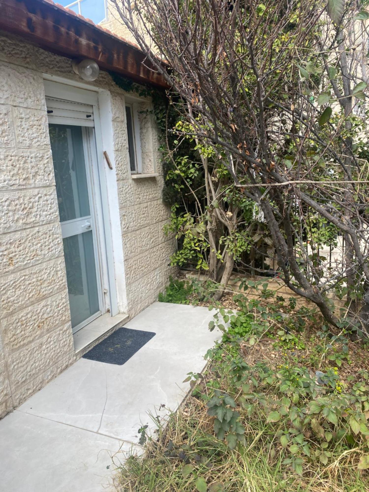 דירת גן מרווחת במיקום מעולה עם נטפליקס חינמי Lägenhet Ma'ale Adumim Exteriör bild